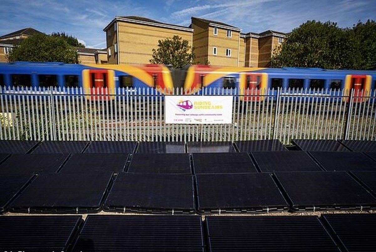 فعال شدن نخستین خط راه‌آهن خورشیدی جهان در انگلیس
