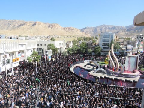 اجتماع عزاداران ایلام همزمان با تاسوعای حسینی در میدان 22 بهمن