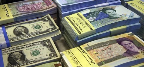 ارزش ریال ایران به رغم تشدید تحریم‌ها در حال بازگشت است/ اقدامات ایران برای حفظ ذخایر ارزی و راه اندازی سامانه مبادله ارز خارجی، وضعیت پول ملی را بهبود بخشید