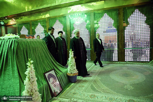 تجدید میثاق رئیس جمهور و اعضای هیأت دولت با آرمان‌های حضرت امام(س)