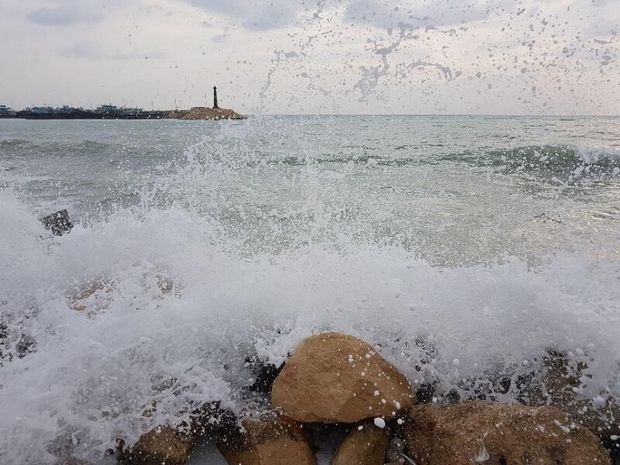 ارتفاع موج در دریای عمان به ۲ متر می‌رسد