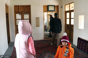 بازدید گردشگران نوروزی از بیت تاریخی حضرت امام در خمین -2