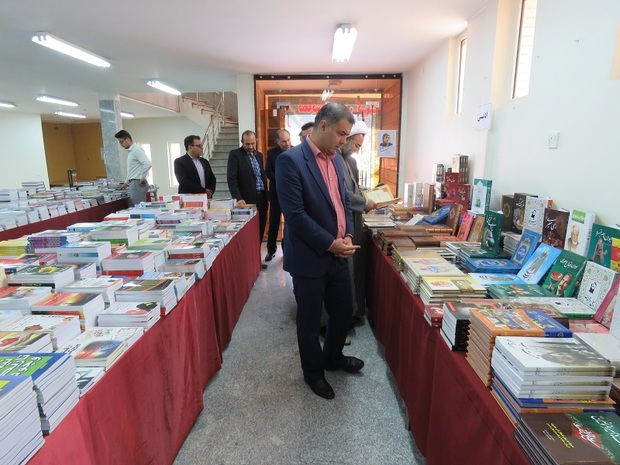 نمایشگاه کتاب با 20 هزار جلد کتاب در گتوند گشایش یافت