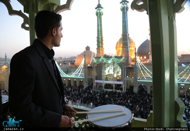  مراسم نقاره زنی در حرم مطهر کریمه اهل بیت(ع) 