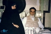نامه عرفانی امام خمینی به عروسشان و اهدای کتاب 