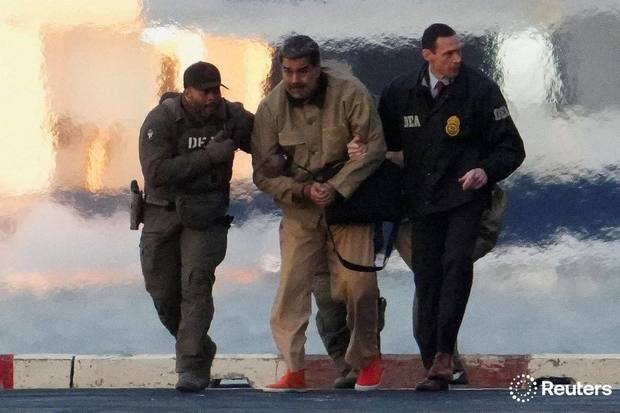 مادورو از زندان به دادگاه برده شد + عکس