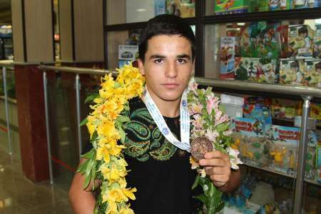 بوکسور بوشهری به مسابقات آسیایی تایلند اعزام شد