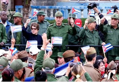 آمریکا به دنبال خفه کردن کوباست؛ نه غذا، نه نفت، نه گردشگری!