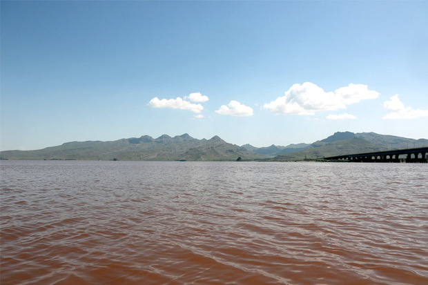 کاهش تراز آب دریاچه ارومیه طبیعی است
