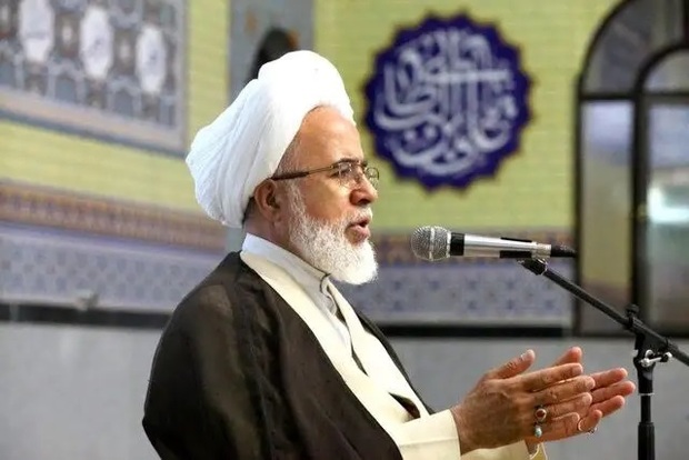 امام جمعه کرمانشاه: برخی افراد در شبکه های اجتماعی در لباس استاد، کارشناس و حتی روحانی به تحلیل وضعیت کشور می پردازند و دل مردم را خالی می کنند؛ مردم نباید فریب حرف آنها را بخورند/ شورای امنیت سازمان ملل خیمه شب بازی بیش نیست