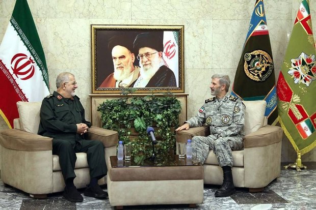 دیدار فرماندهان کل سپاه و ارتش/ کوچک‌ترین تعرض دشمن با پاسخ واحد و سریع سپاه و ارتش مواجه می‌شود