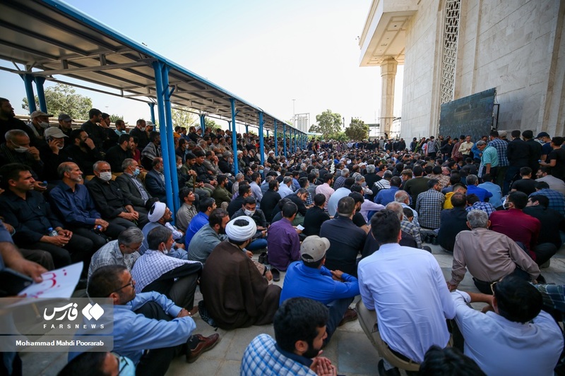 حضور مردم و مرزبندی با اقلیت اخلال‌گر مراسم ارتحال امام(س) -2