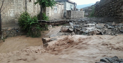 سیلاب به 35 خانه روستایی در نقده خسارت زد