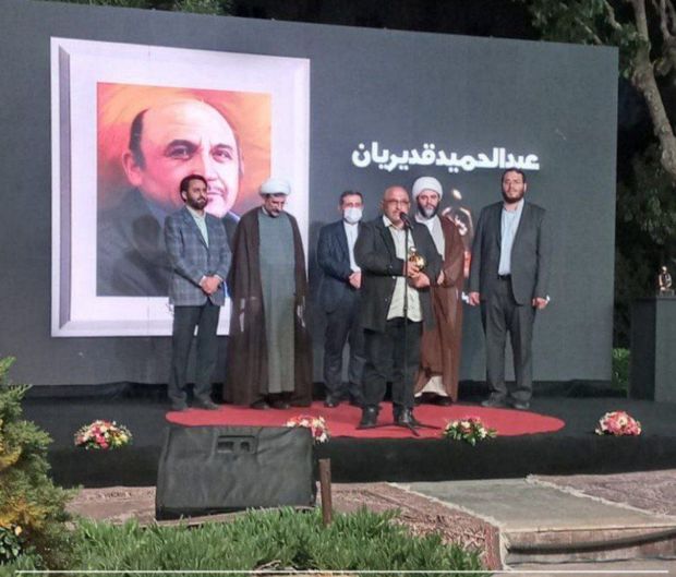 عبدالحمید قدیریان چهره برتر سال «هنر انقلاب ۱۴۰۰» شد
