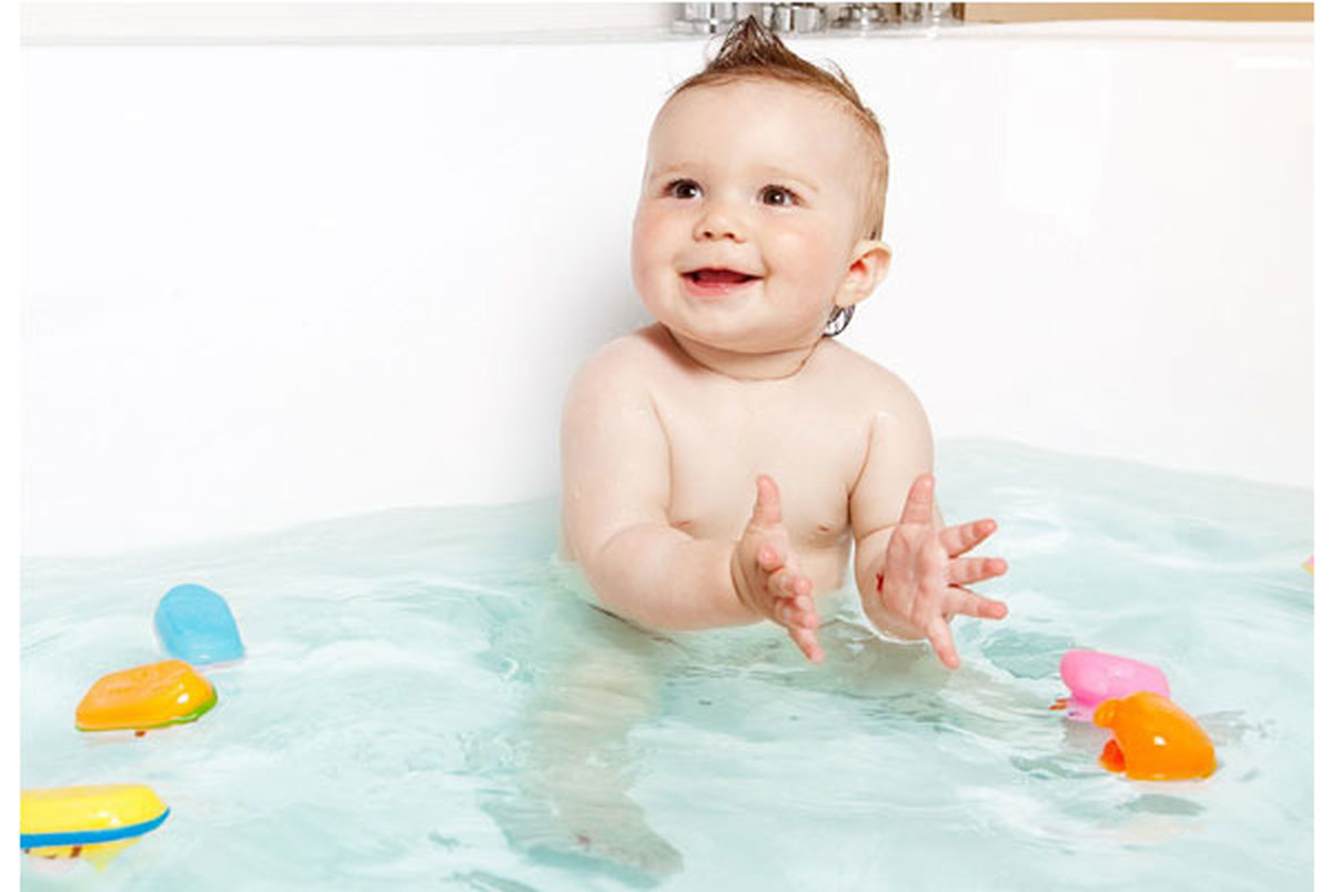 چند نکته مهم درباره حمام کردن کودک در زمستان