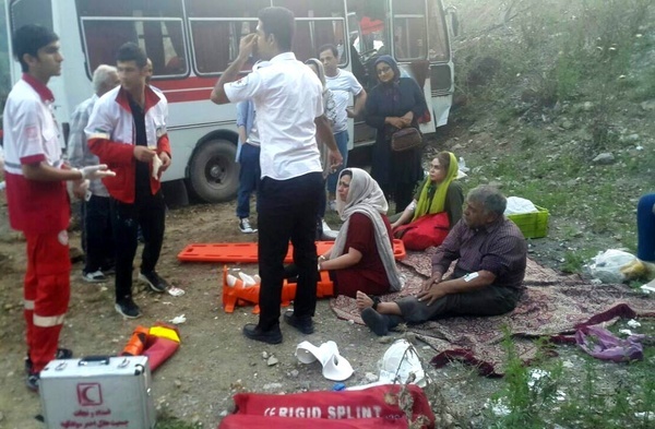 مصدومیت 21 نفر بر اثر تصادف مینی‌بوس در جاده سوادکوه