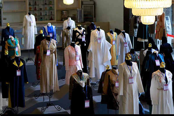 نمایشگاه مدل و لباس ایرانی اسلامی در شهرکرد گشایش یافت