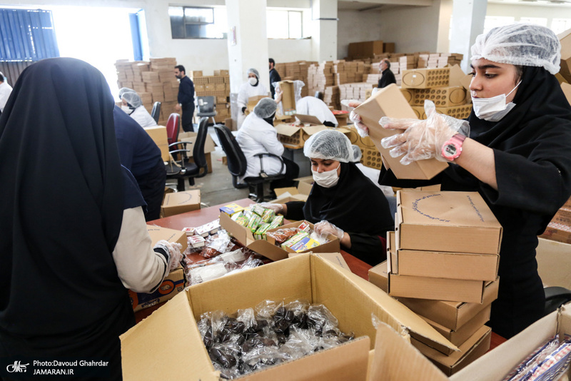 آماده‌سازی افطاری زائران مراسم سالگرد بزرگداشت امام خمینی(س)