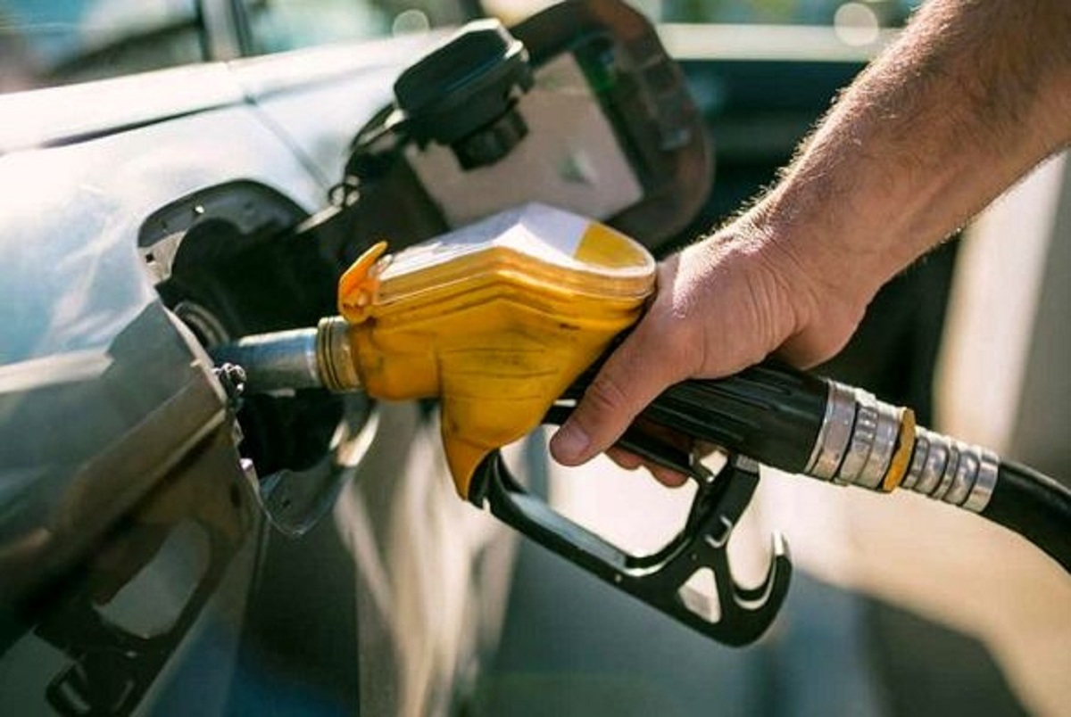 جزییات جدید در مورد یارانه بنزینی از زبان وزیر نفت/ 15 لیتر بنزین 1500 تومانی برای دارنده هر کارت ملی