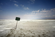 نماینده تبریز: دریاچه ارومیه به حال خود رها شده است