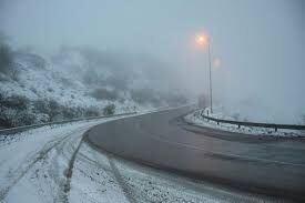 برف و باران سطح آزادراه‌های زنجان را لغزنده کرده است
