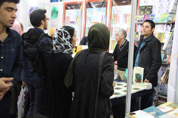 جشن امضای کتابهای حبیب باوی ساجد در نمایشگاه کتاب اهواز