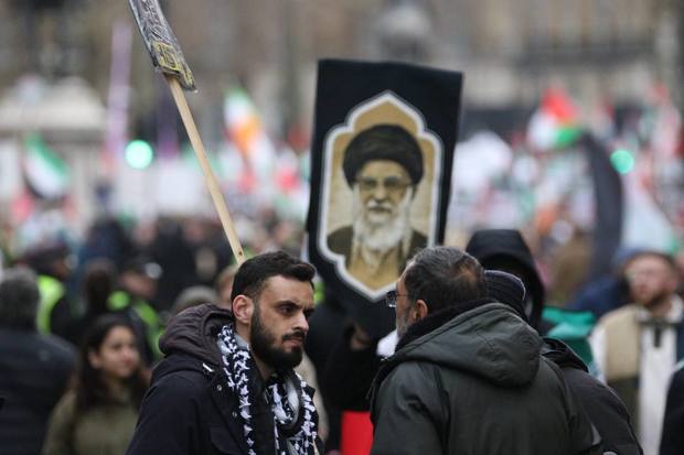 تظاهرات مردم در لندن در همبستگی با ایران + عکس ها