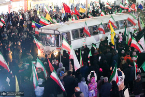 حرکت دسته مردمى پرچمداران ایران به مناسبت روز جمهوری اسلامی ایران-۲