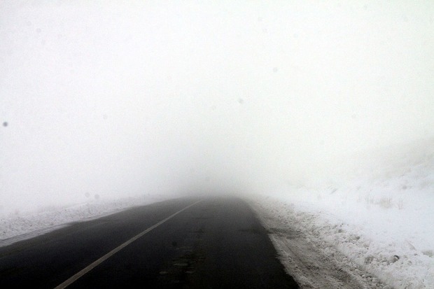 مه غلیظ موجب کاهش دید افقی رانندگان در 2 جاده اصلی زنجان شده است