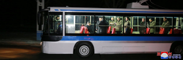 اتوبوس سواری رهبر کره شمالی+ تصاویر