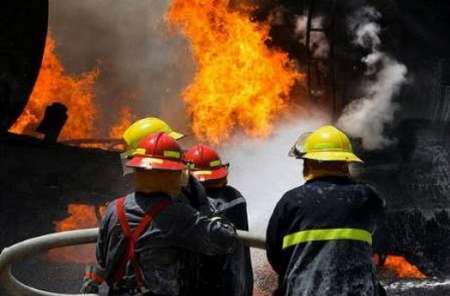 آتش سوزی در یک واحد تجاری و کارگاه نجاری