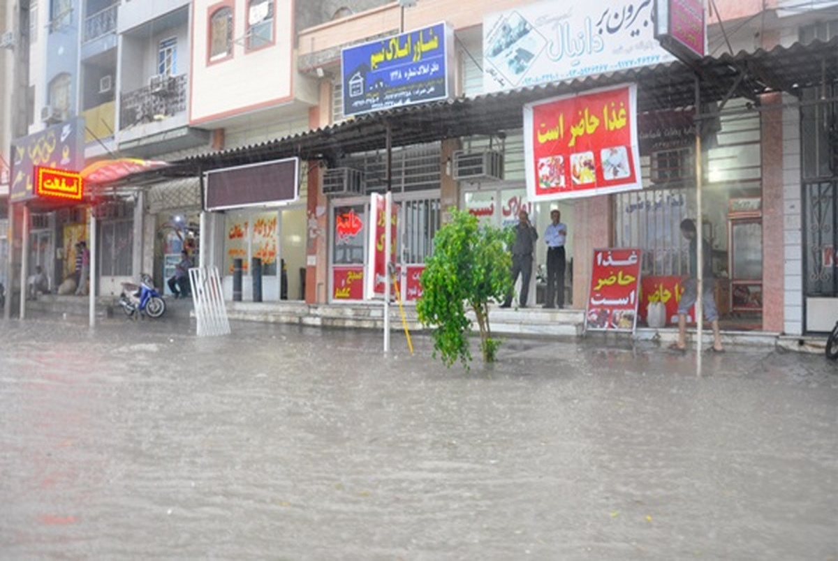 جاری شدن سیل در بوشهر و شیراز
