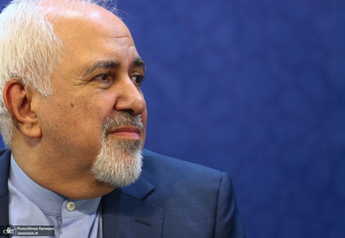 ظریف: چطور آمریکایی هستم وقتی خود آمریکا مرا تحریم کرده؟!/ اسرائیل ریشه همه مشکلات است/ زمانی فردی گفت که ما باید چهار پایتخت عربی را تحت کنترل درآوریم، شهید سلیمانی بسیار عصبانی شد/ شاه بمب هسته‌ای می‌خواست، اما ما بمب نمی‌خواهیم