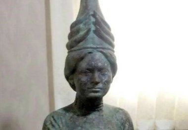 مجسمه ۲۰۰۰ ساله تقلبی از آب درآمد!
