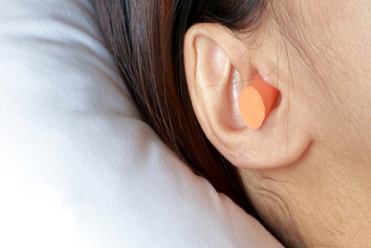 استفاده از پلاگین گوش هنگام خواب چه خطراتی دارد؟