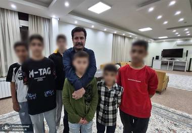 معاون رییس‌جمهور به دیدار کودکان آسیب دیده جنوب تهران رفت/ حسین زاده درد دل بچه‌ها را شنید + عکس‌ها