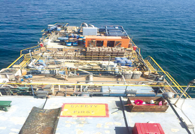 گروگانگیری روی آب! / 14 خدمه کشتی بدون آذوقه در میان دریا گرفتار شدند +عکس
