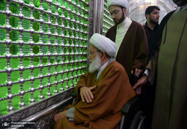 حضور شیخ عیسی قاسم رهبر شیعیان بحرین در حرم مطهر امام خمینی(س)