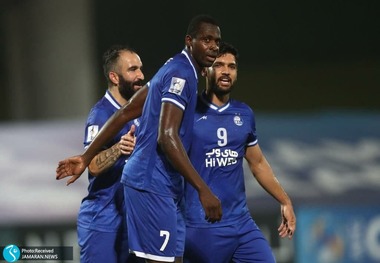 آخرین اخبار استقلال و پرسپولیس |مربی استقلال قراردادش را فسخ کرد/ احضار دیاباته به کمیته انضباطی/ نام کنعانی زادگان در میان خریدهای جدید الاهلی/هزینه سنگین AFC روی دست استقلال/ دردسر بدهی 45 میلیاردی آبی پوشان به استراماچونی



