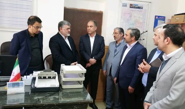 استاندار خراسان جنوبی از مرکز نام‌نویسی داوطلبان انتخابات بازدید کرد