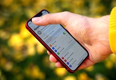 هشدار به کاربران آیفون و اندروید؛ این تنظیمات باتری‌ را خالی می‌کند!
