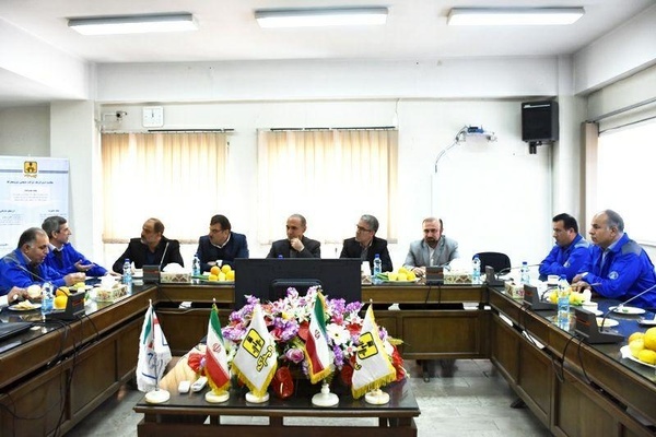 جلسه مشترک فرماندار البرز با مدیران کل امور مالیاتی و تامین اجتماعی استان
