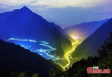 جاده‌ای که بیش از یک میلیون توریست را به چین کشاند+ تصاویر
