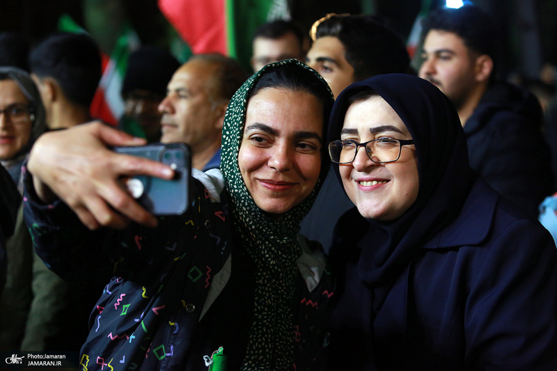 اجتماع پرشور مردم و هنرمندان در باغ فردوس