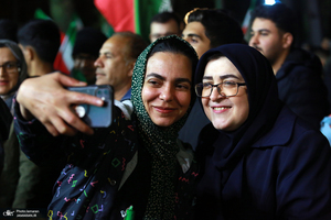 اجتماع پرشور مردم و هنرمندان در باغ فردوس