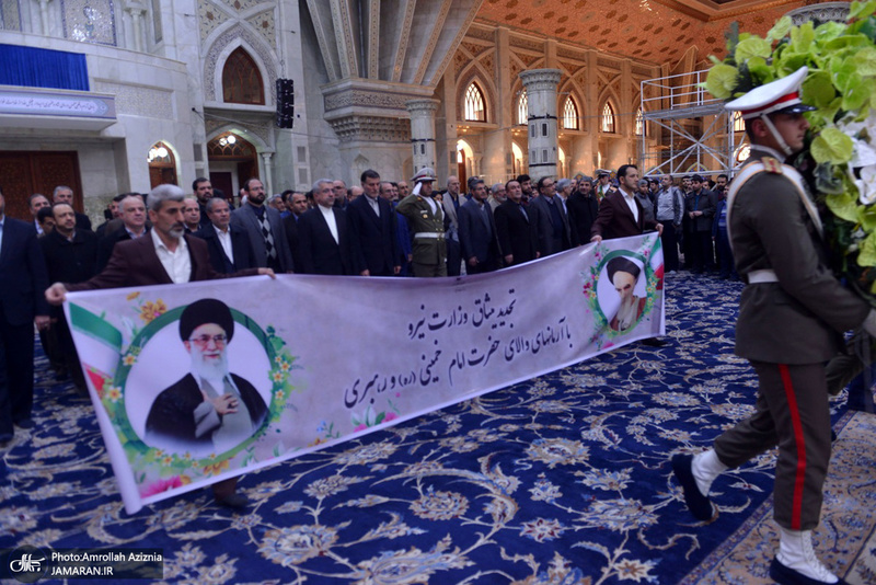 تجدید میثاق وزیر و کارکنان وزارت نیرو با آرمان های حضرت امام خمینی(س)