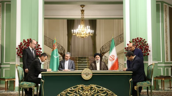 امضای 5 سند همکاری میان ایران و ترکمنستان/ رئیسی: همکاری‌های تهران و عشق‌آباد در دو سال اخیر از رشد چشمگیری برخوردار شده است