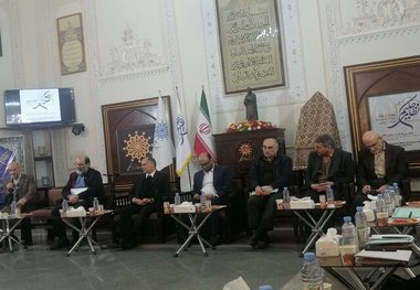 نصب مجسمه حکیم نظامی در میدان ونک
