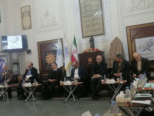 نصب مجسمه حکیم نظامی در میدان ونک
