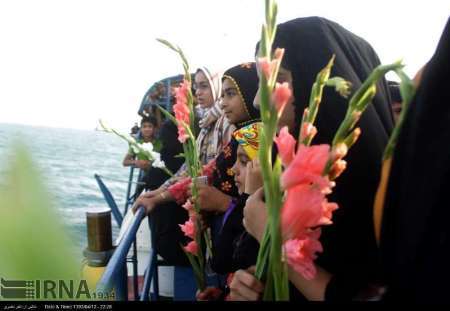 شهادتگاه 290 مسافر ایرباس در آبهای خلیج فارس گلباران شد